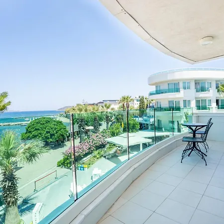 Dragut Point South אתר נופש 4*